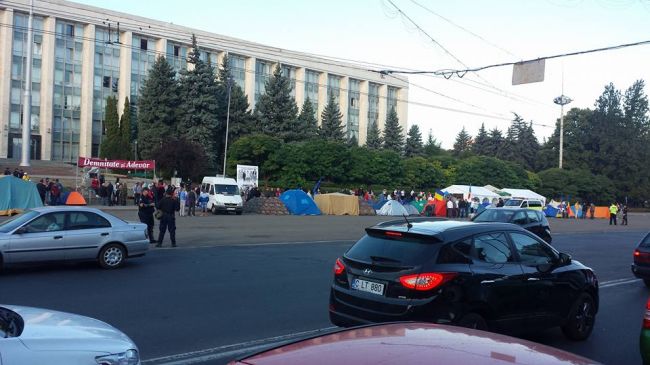 Митинг в Кишиневе: палаточный городок пережил первую ночь