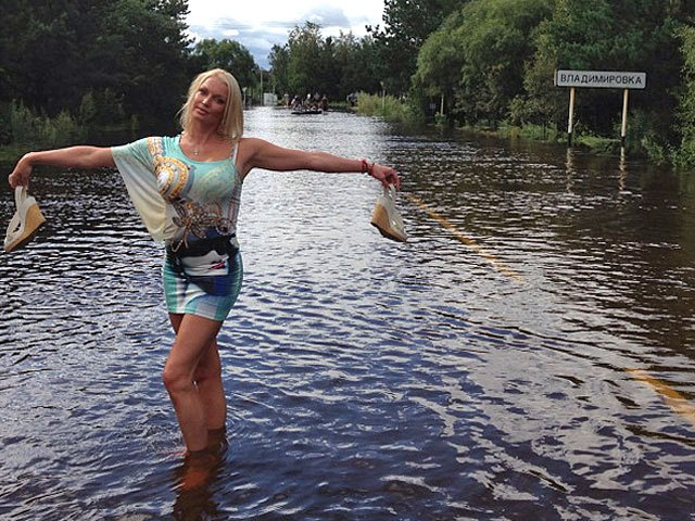 Волочкова устроила фотосессию на фоне бедствия