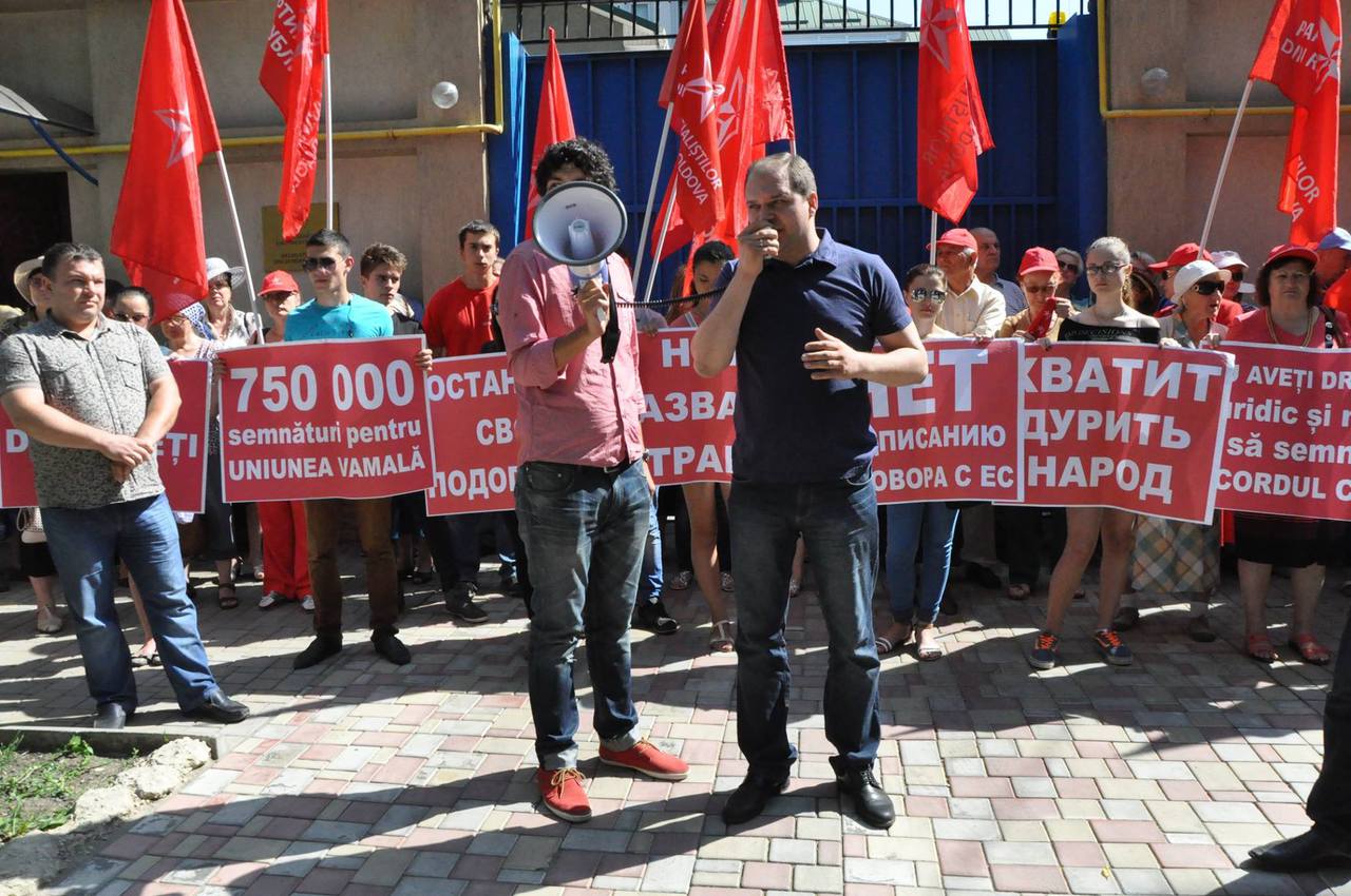 Социалисты провели массовый протест перед миссией ЕС в Молдове