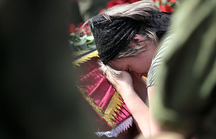 В Омске прощаются с десантниками, погибшими под обломками казармы