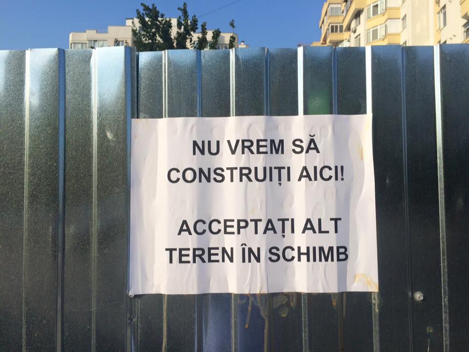 Cum își arată nemulțumirea locatarii de pe strada Alba Iulia