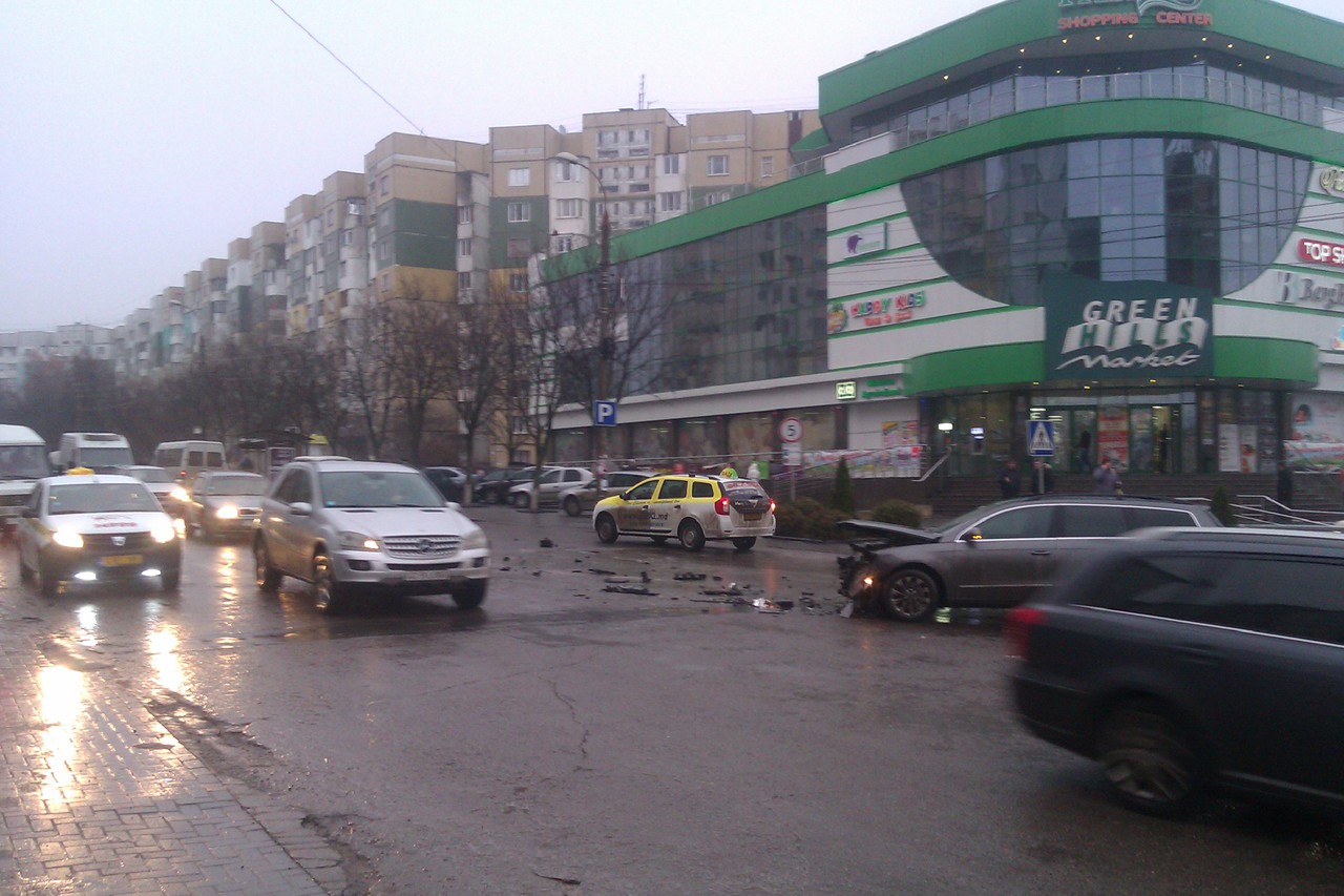ДТП в секторе Чеканы: столкнулись 2 автомобиля