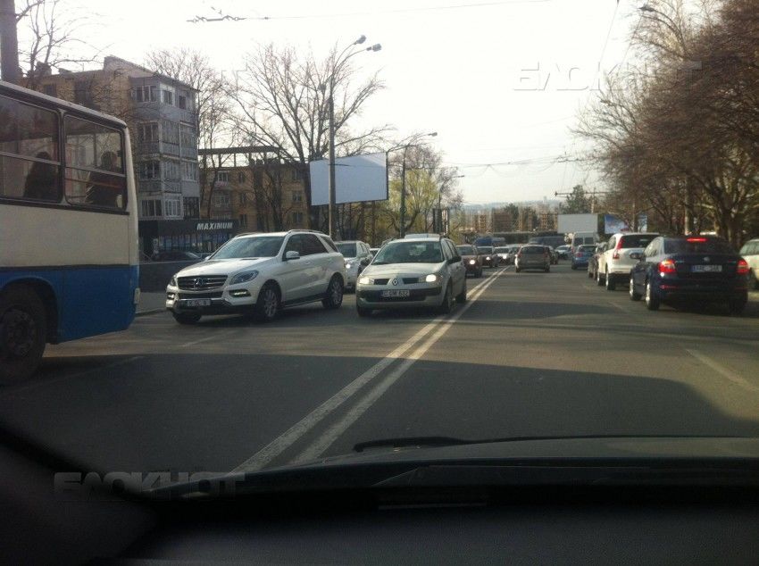 Авария спровоцировала гигантскую пробку на Рышкановке
