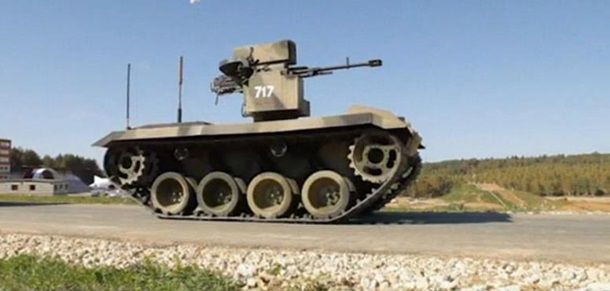 В России показали "готового служить" боевого робота