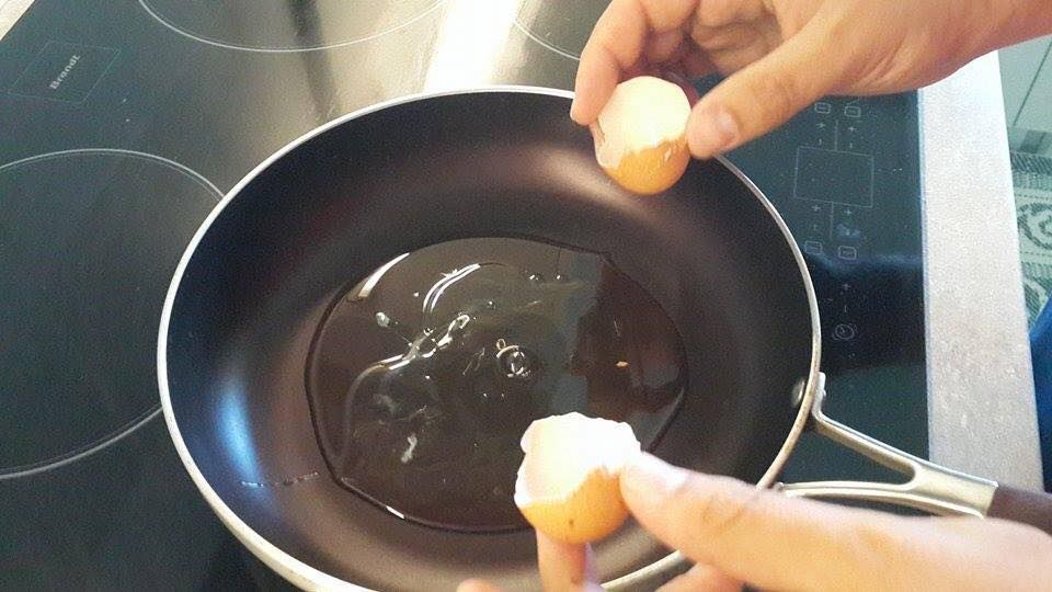 În Chișinău se vând ouă fără gălbenuș