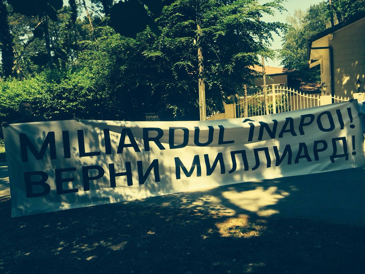 Запрещенные в Молдове протесты переместились к дому Плахотнюка на Женевском озере