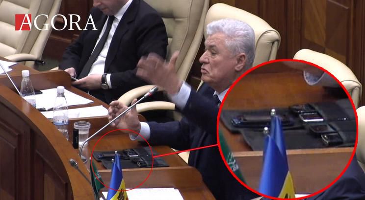Воронин ходит в парламент с пятью телефонами