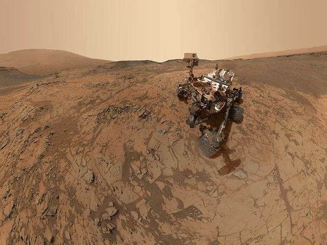 Марсоход Curiosity прислал на Землю новые селфи