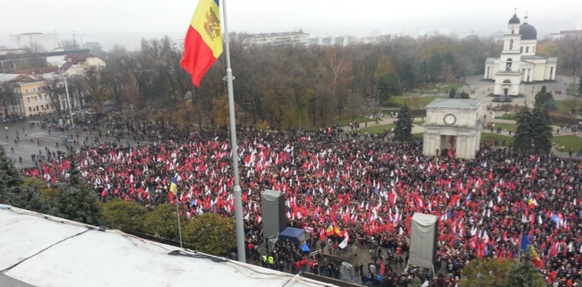 Un nou eșec al "revoluției de catifea" promise de comunişti