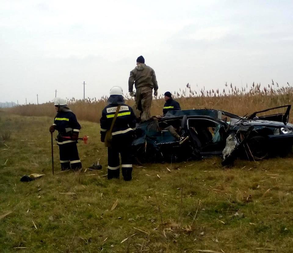 Două persoane au decedat, după ce mașina în care se aflau a ajuns într-un iaz
