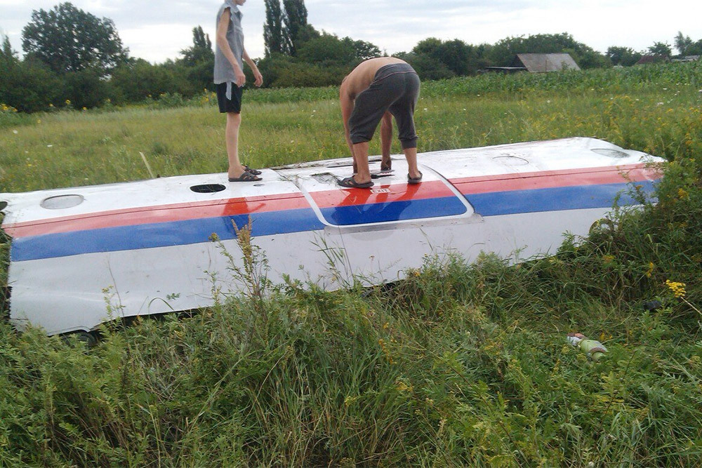 Un Boeing 777 s-a prabusit in Ucraina, 295 de persoane au murit