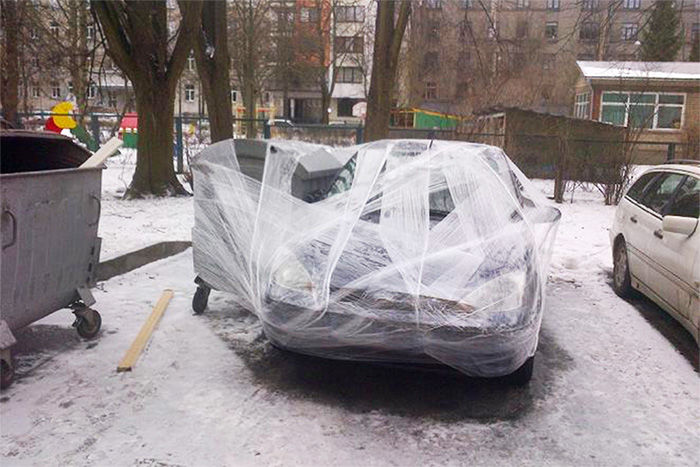 Cum luptă rușii cu mașinile parcate neregulamntar