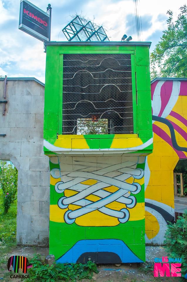 Cel mai mare obiect de artă din partea Chisinau Is Me - Adidaşii