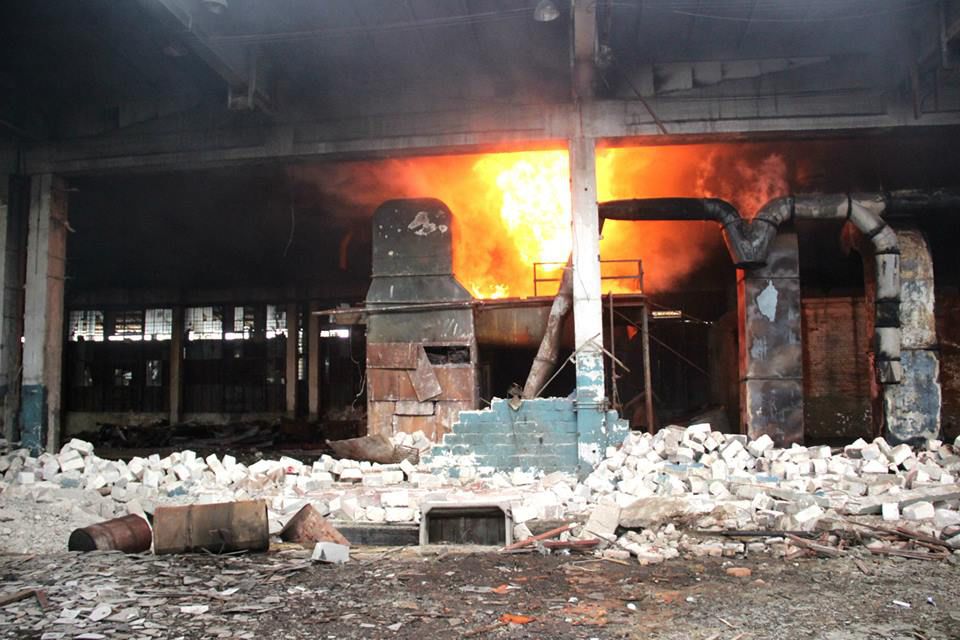 На одном из столичных предприятий вспыхнул пожар