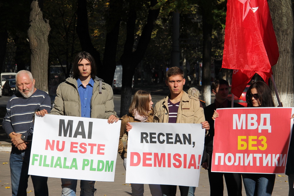 Социалисты протестуют у МВД: Это не полиция – это палачи режима