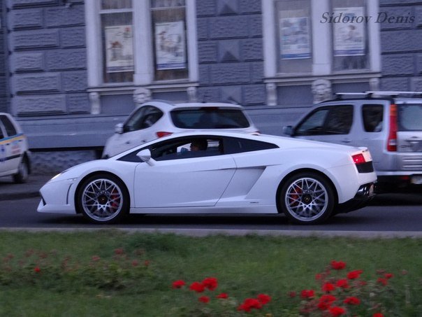 По Одессе разъезжают Lamborghini, Ferrari и Porsche