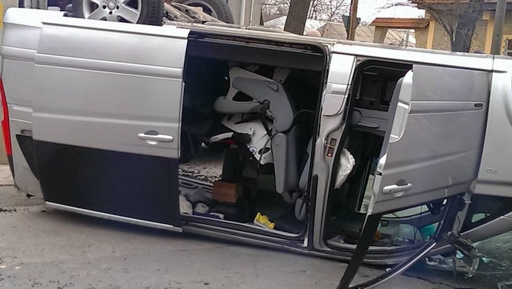В центре Кишинева в результате ДТП перевернулся автомобиль