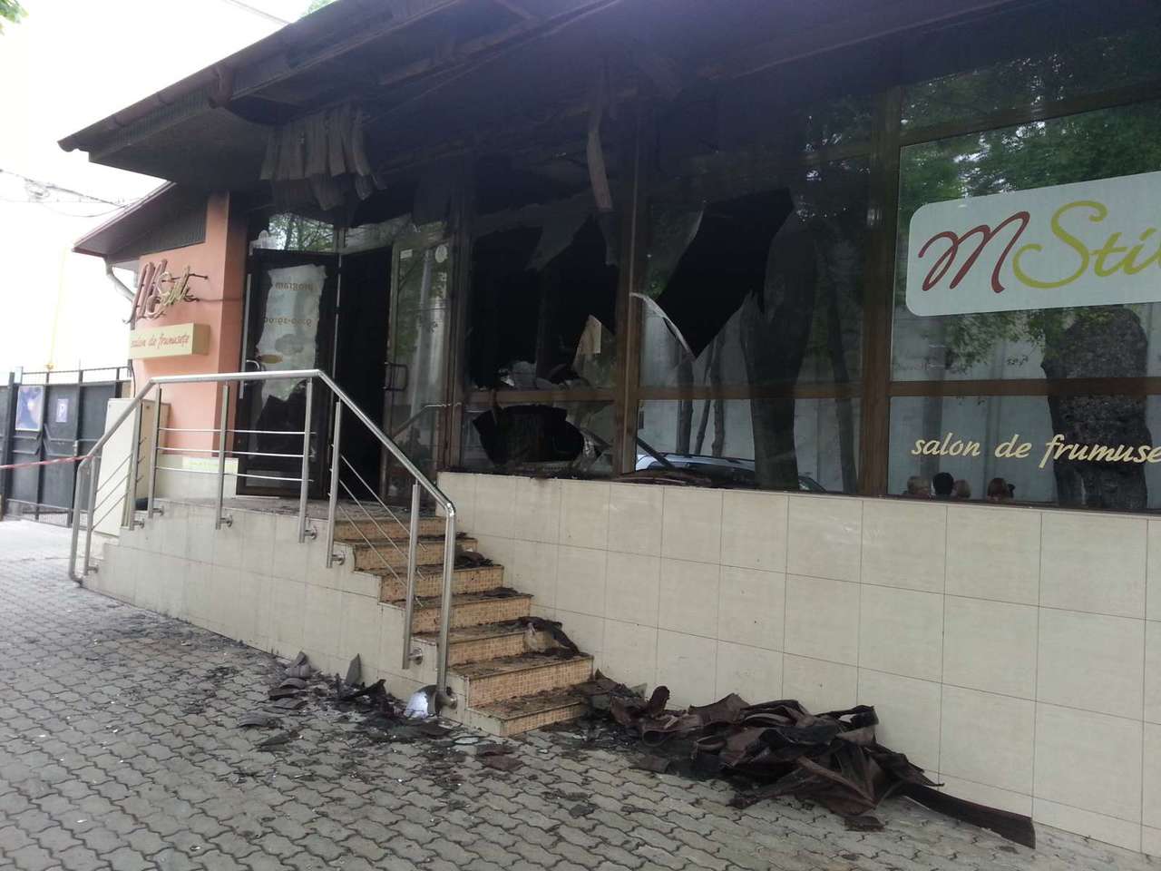 In capitală a fost incendiat un salon de frumuseţe