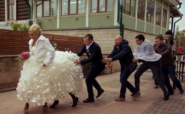 Cum se fac pozele de nuntă în Rusia. Galeria care n-are cum să nu-ți provoace hohote de râs