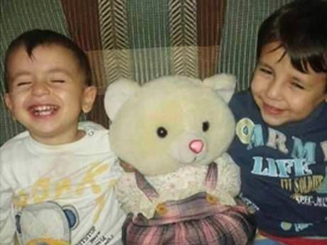 Cadavrul unui băieţel sirian, adus de apă pe o plajă din Turcia