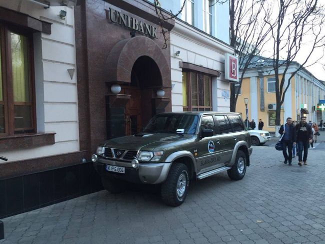 A intrat cu jeepul intr-o banca din centrul capitalei