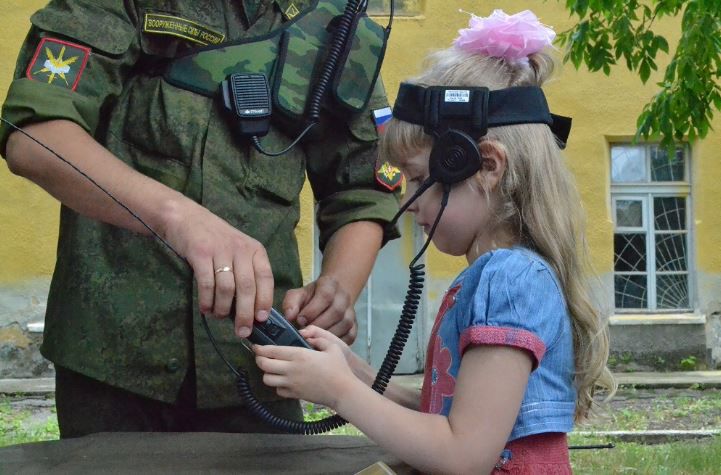 Copii cu arme grele, gata să tragă. Cum este educată noua generaţie în stânga Nistrului