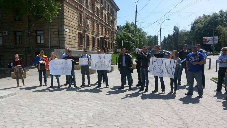 У здания НЦБК состоялся митинг в поддержку ареста Шора