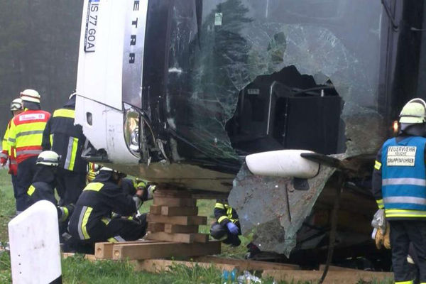Un autocar cu moldoveni s-a răsturnat în Germania