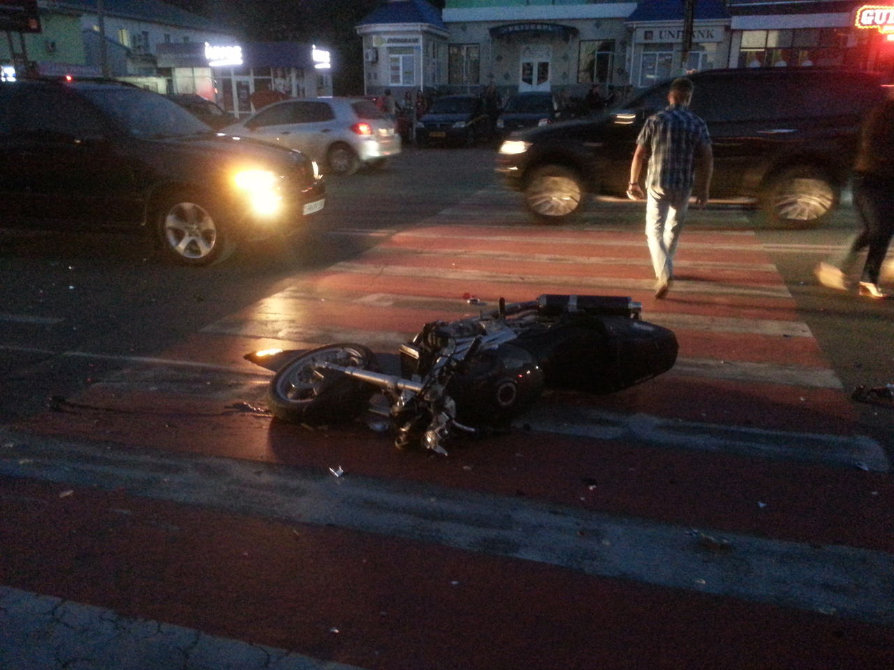 Motocicletă lovită în plin de un automobil la Hânceşti