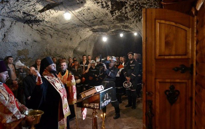 Украинские шахтеры построили храм на глубине более 800 метров