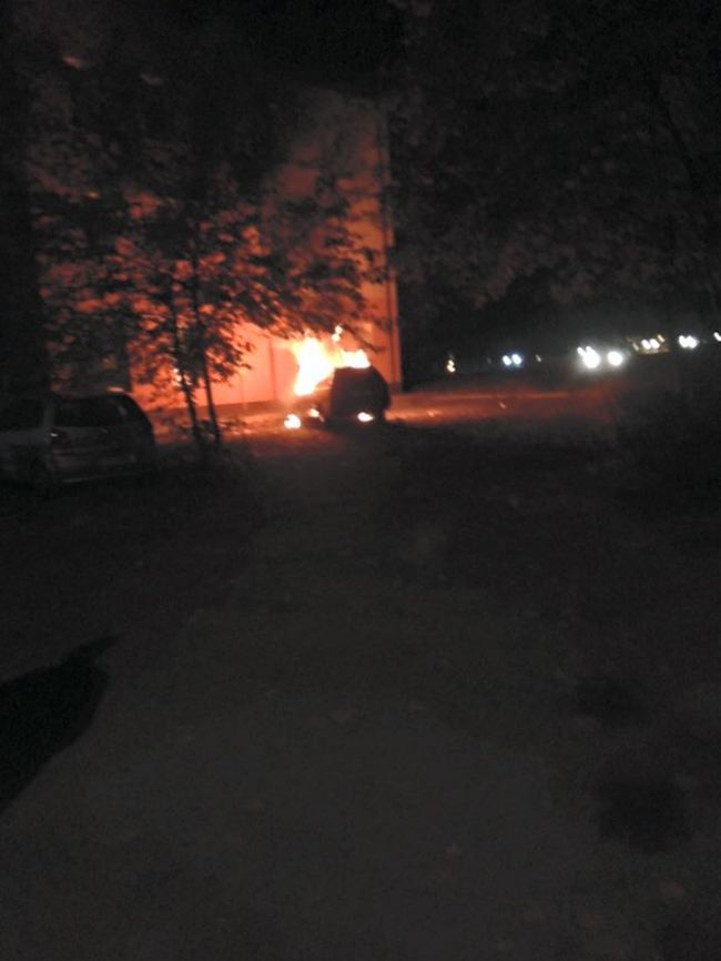 O masina a luat foc la Ciocana
