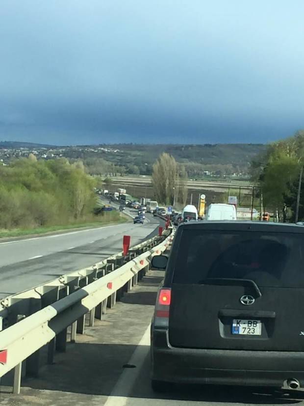 Ambuteiaje enorme pe traseele naționale. Intrarea în Chișinău este blocată de la Orhei