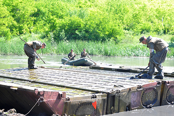 Национальная армия провела учения по форсированию водных преград