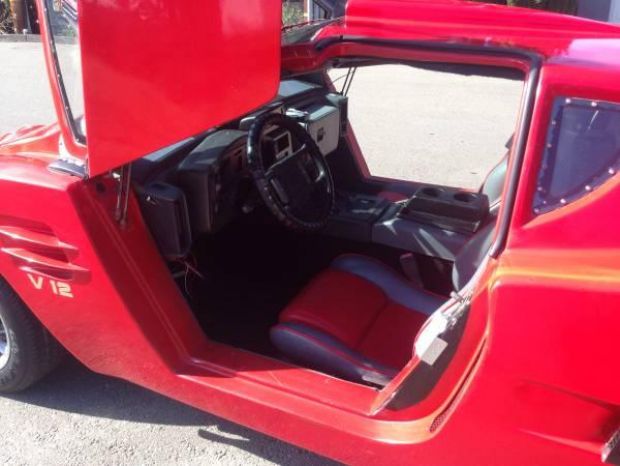 Cea mai urâtă copie de Ferrari din lume este de vânzare. Ce sumă cere creatorul său