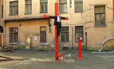În Riga a fost instalată o statuie scandaloasă a lui Putin