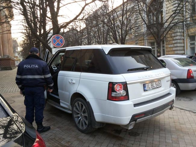 A vrut sa parcheze ilegal, dar a fost prinsa de politie