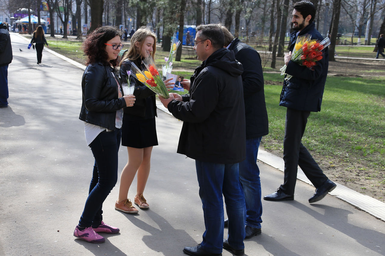 Тысячи тюльпанов были подарены женщинам Молдовы от Ренато Усатого