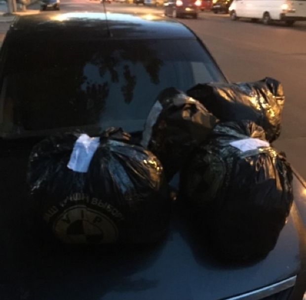 Armani, Versace, Dior, Hugo Boss: Trafic ilicit cu mărfuri de lux în Chișinău, stopat de poliție