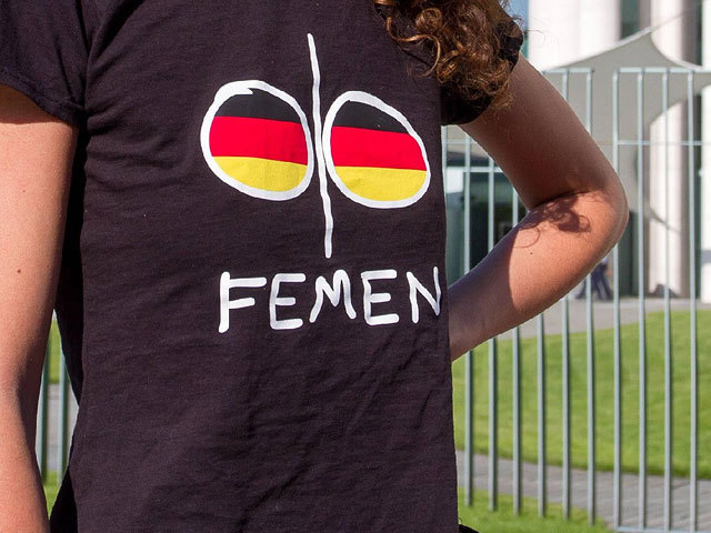 В Стокгольме задержали двух полуголых активисток Femen