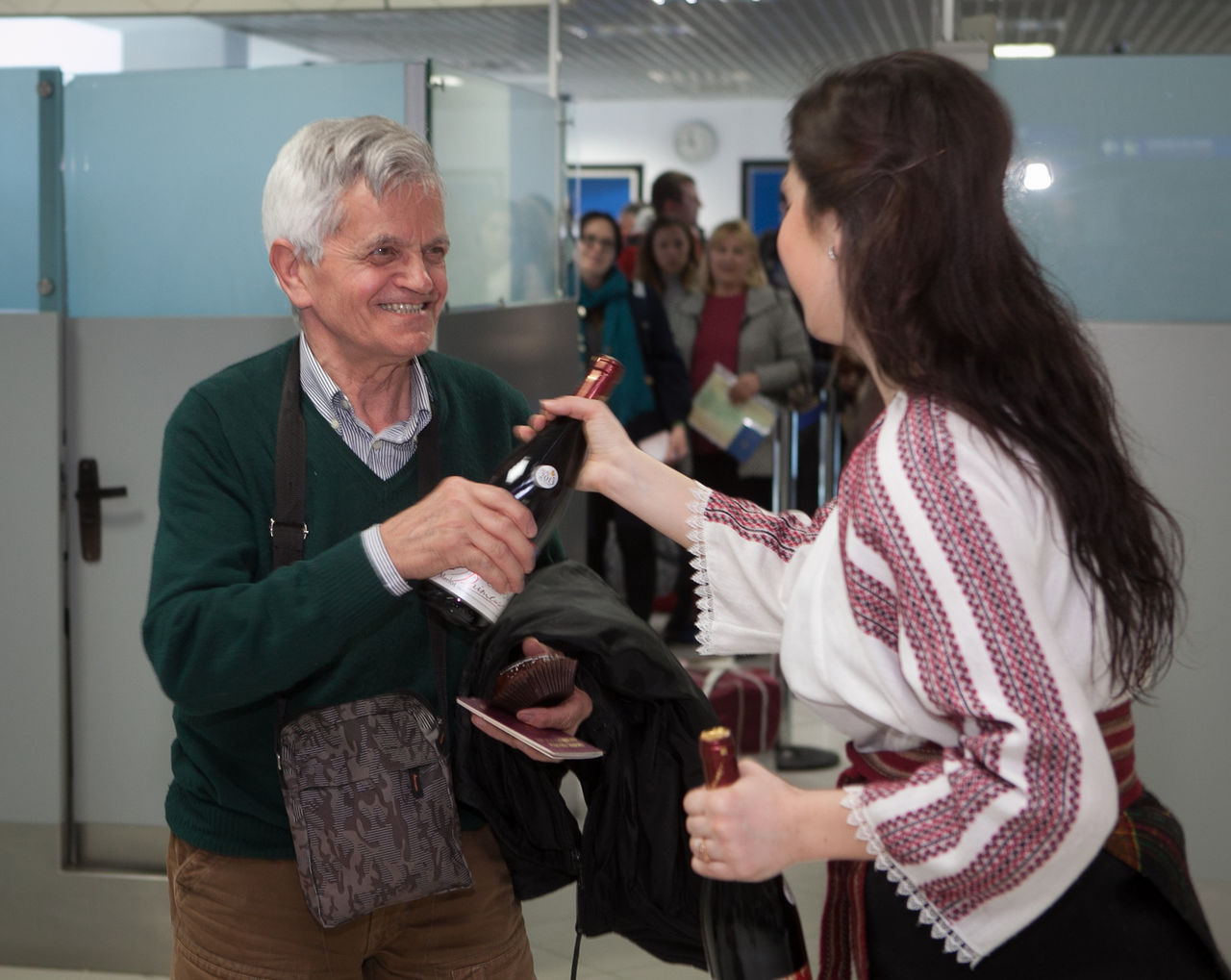 Cu ocazia Sărbătorilor de Paşti, Avia Invest a întâmpinat pasagerii pe Aeroportul Chişinău cu surprize pascale!