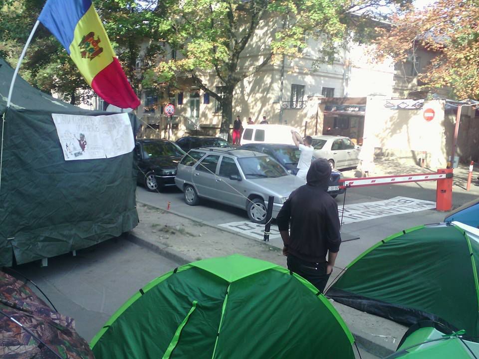 Orăşelul Libertăţii de lângă casa lui Plahotniuc va fi evacuat