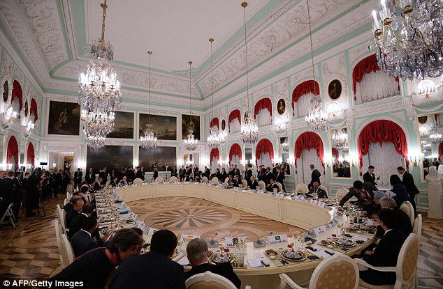 Calmul dinaintea furtunii: Liderii lumii au petrecut la summitul G20 la "Versailles-ul rusesc"