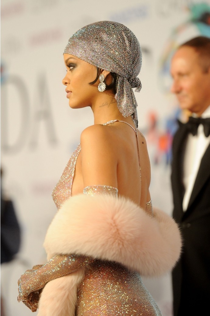 Рианна на церемонии Fashion Awards 2014 предстала почти обнаженной