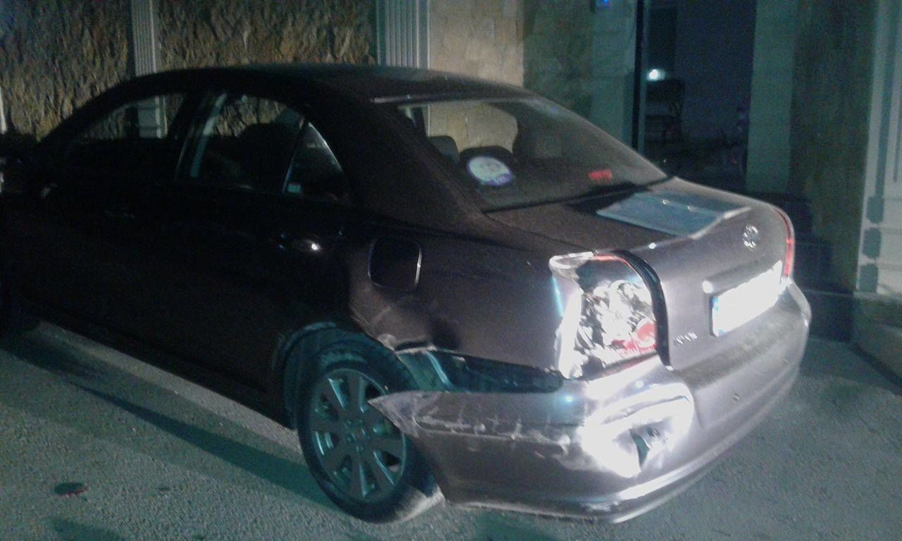 Maşina unei jurnaliste distrusă de un tractor care circula cu farurile stinse