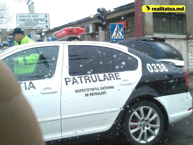 Ambuteiaj de proporţii, după ce o maşină de poliţie a fost implicată într-un accident