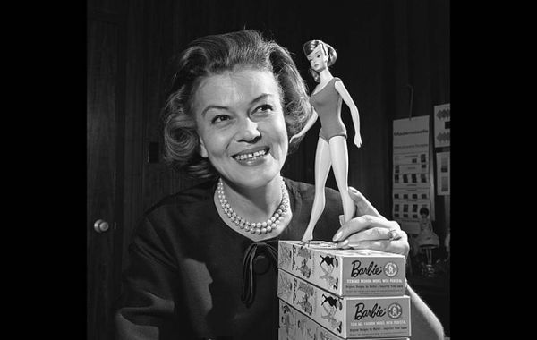 Первые куклы Барби поступили в продажу 56 лет назад