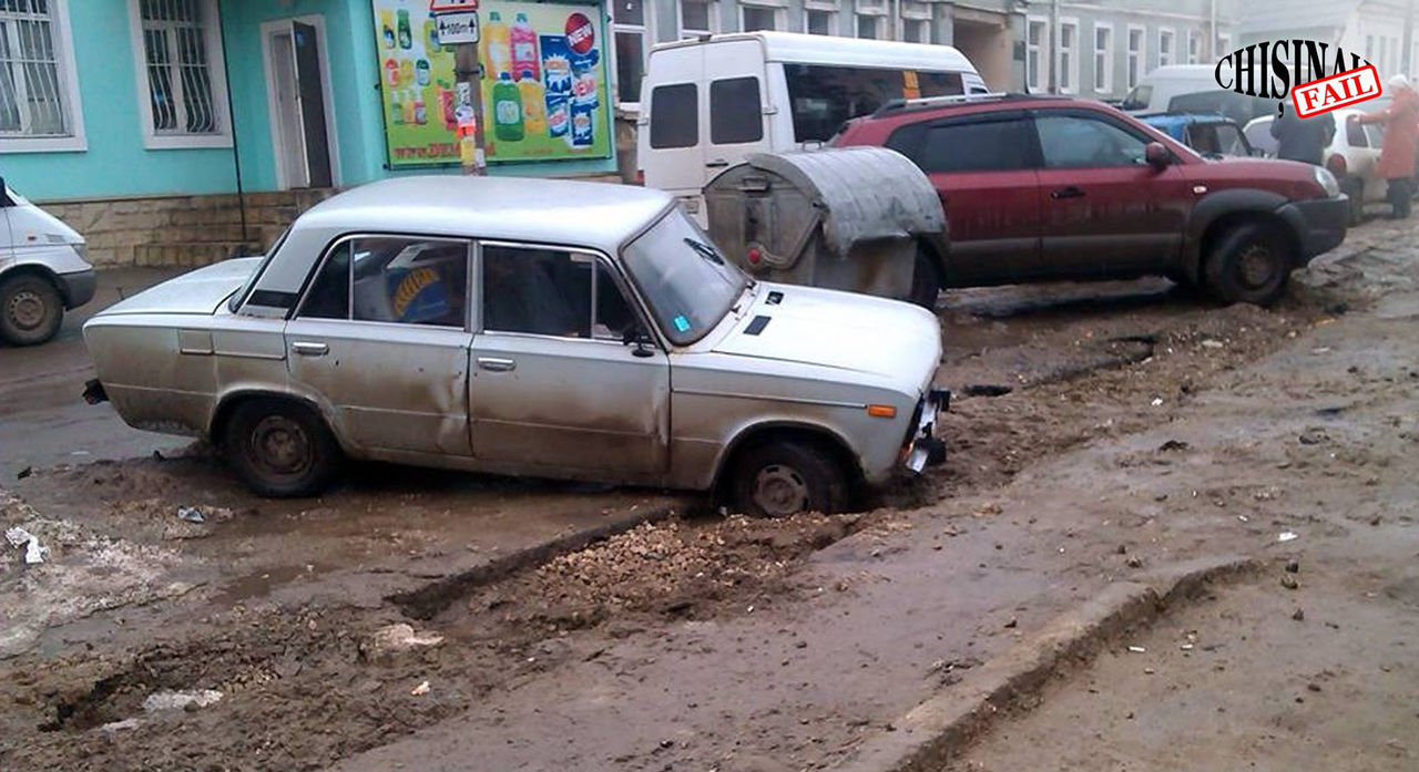Жители Кишинева жалуются на состояние дорог и тротуаров