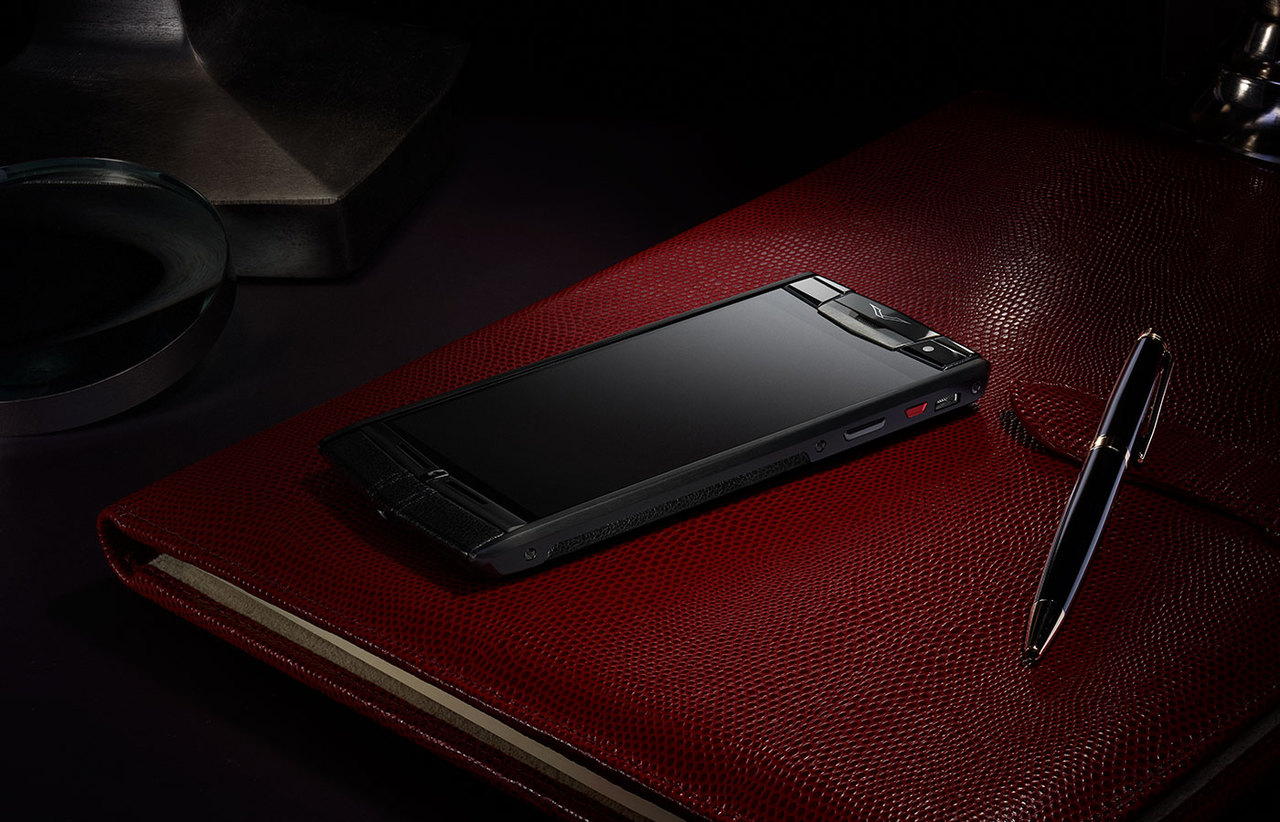 Vertu выпустила титановый смартфон за восемь тысяч евро