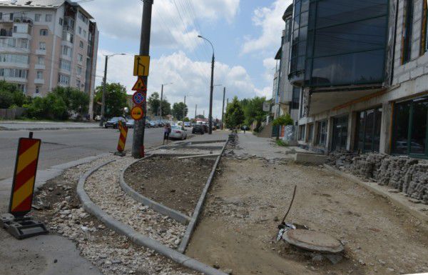 Au început lucrările de asfaltare a străzii Vasile Alecsandri