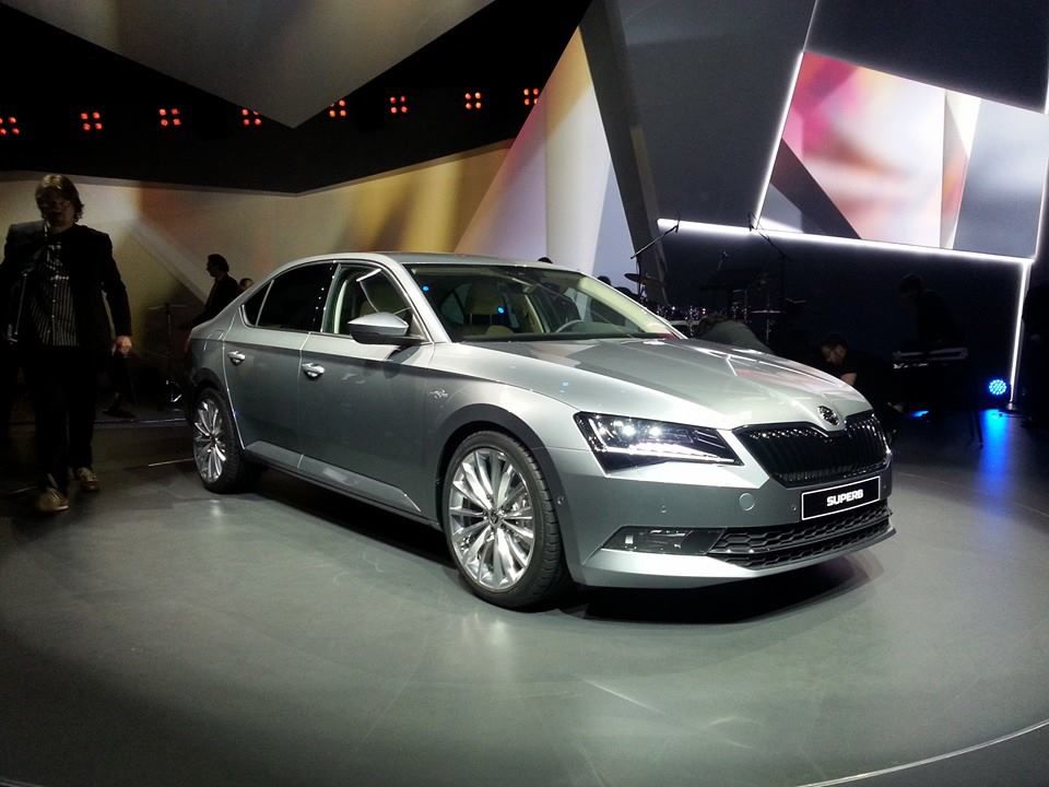 Опубликованы первые фотографии новой Skoda Superb